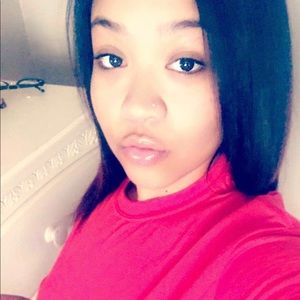 Meet your Posher, April